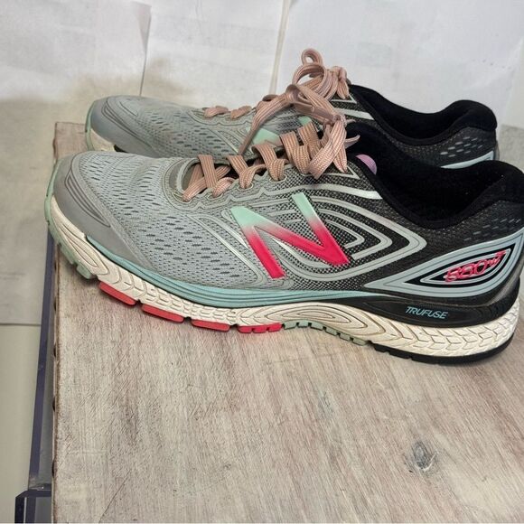 New Balance Women's Running Shoes - Gray and Pink size 9 - Picture 1 of 4